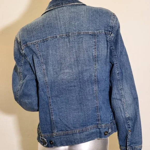 St. John's Bay Denim Jacket – Size Medium, Classic Style, Excellent Condition - Picture 2 of 15